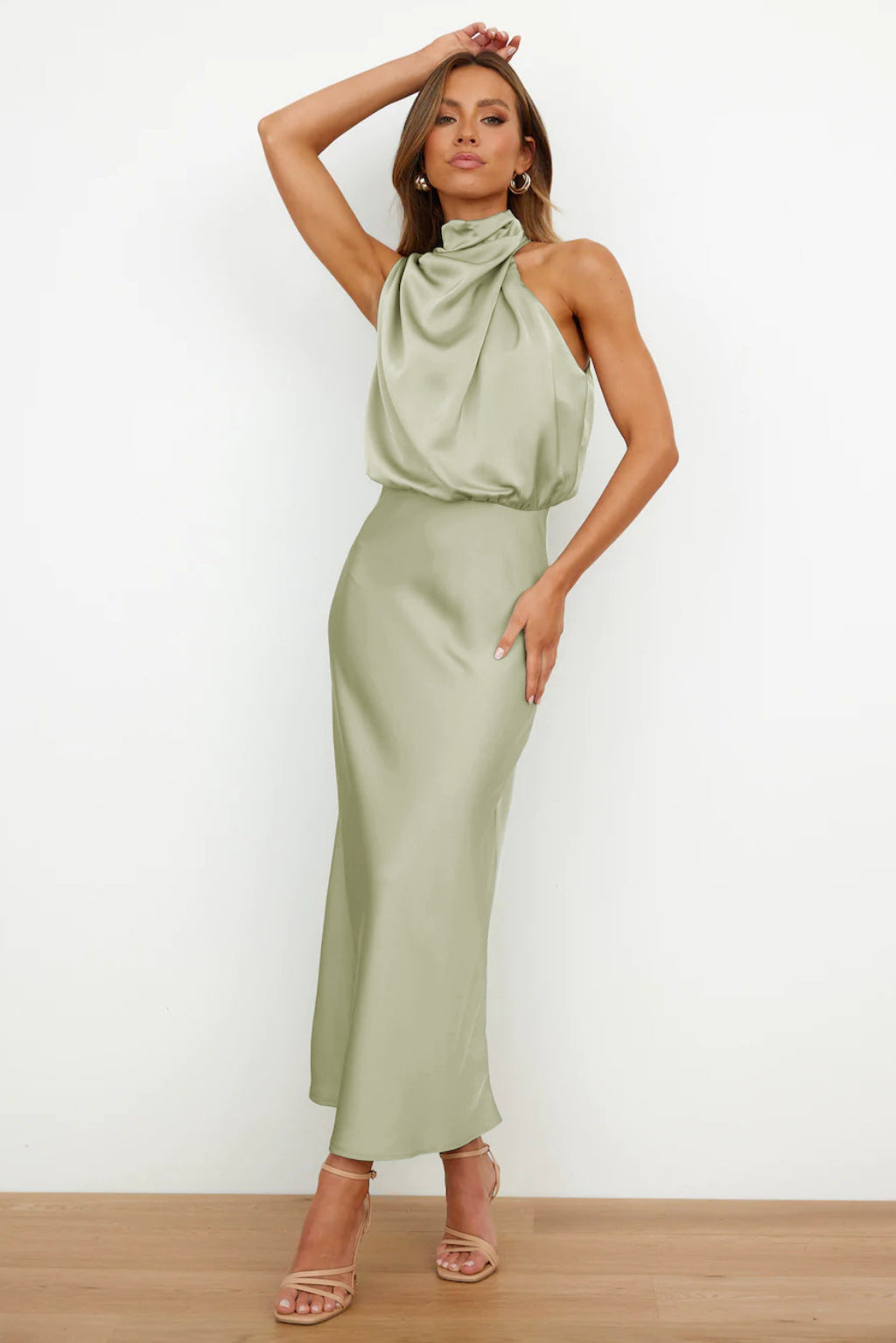 VIVIENNE™ | Vestito Lungo in Satin con Scollo Halter Chic