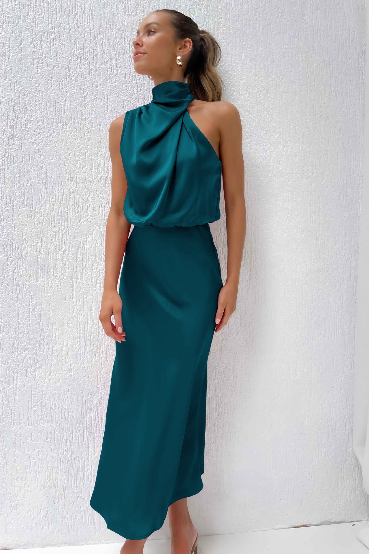 VIVIENNE™ | Vestito Lungo in Satin con Scollo Halter Chic