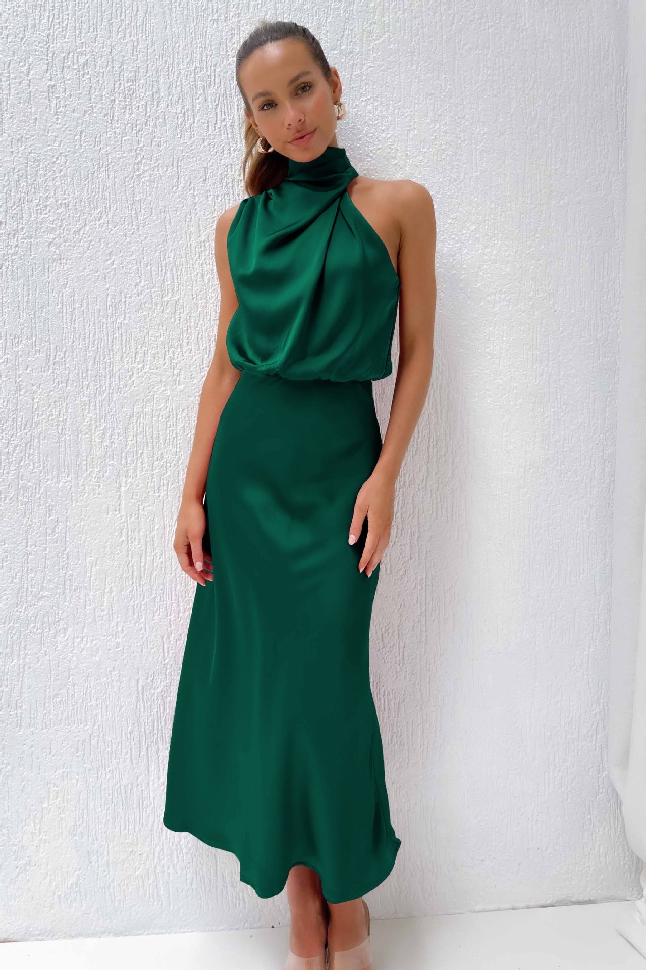 VIVIENNE™ | Vestito Lungo in Satin con Scollo Halter Chic