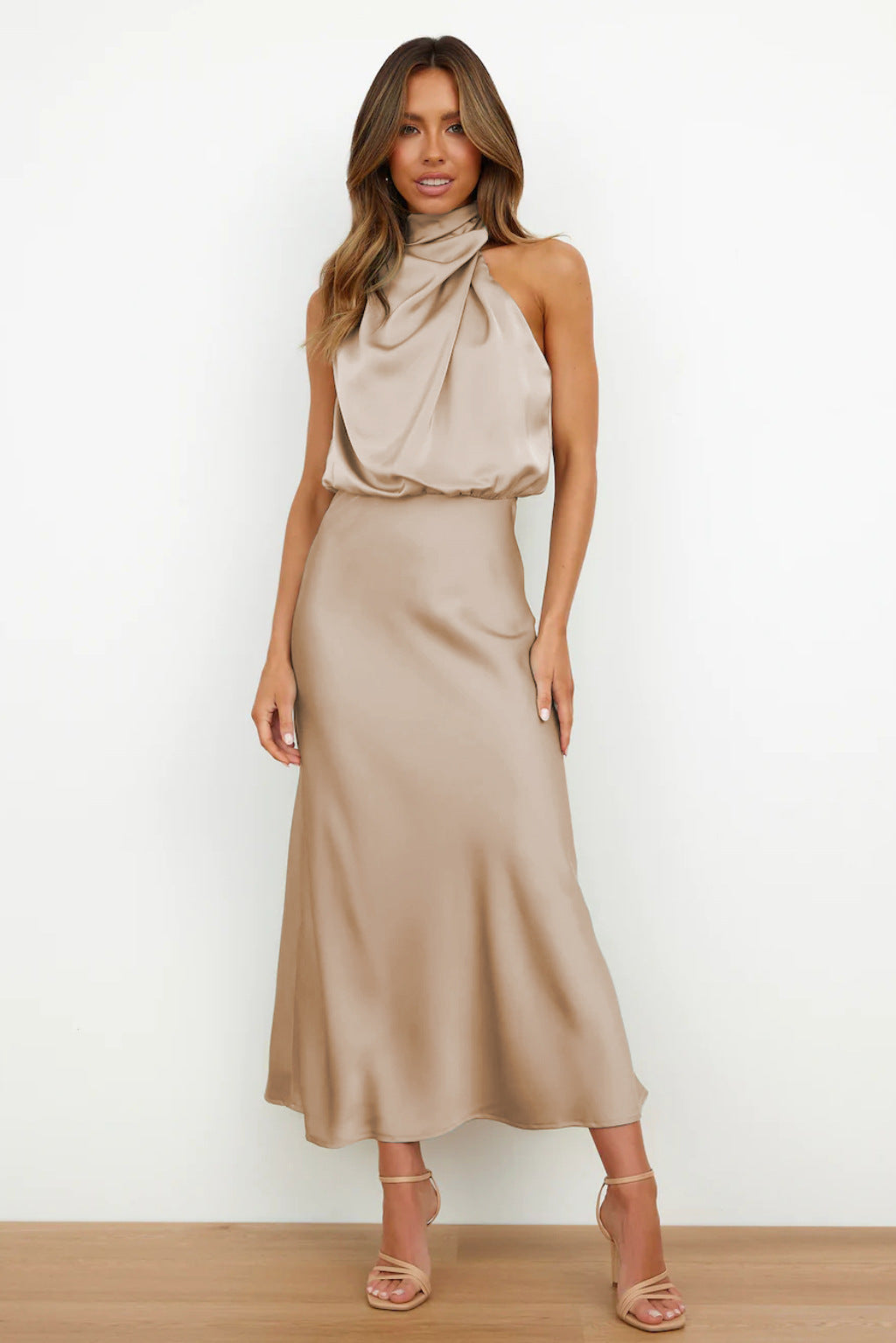VIVIENNE™ | Vestito Lungo in Satin con Scollo Halter Chic